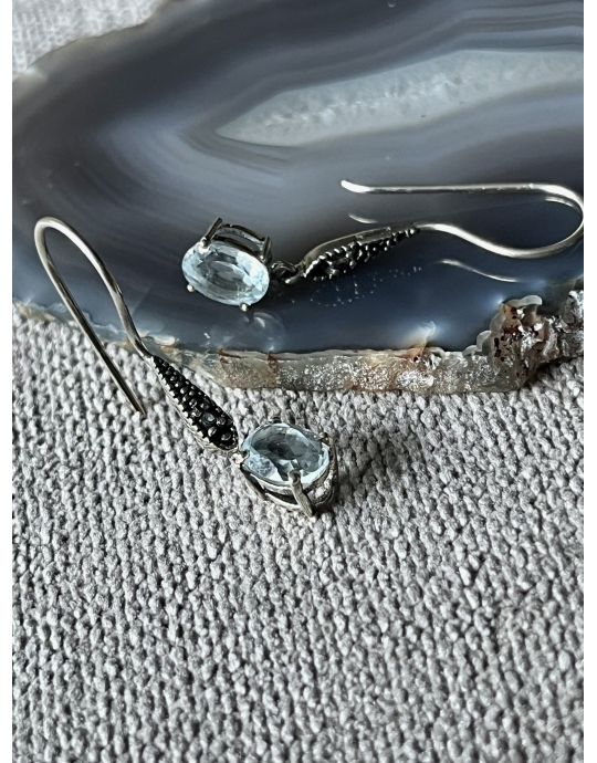 topaasiga kõrvarõngad