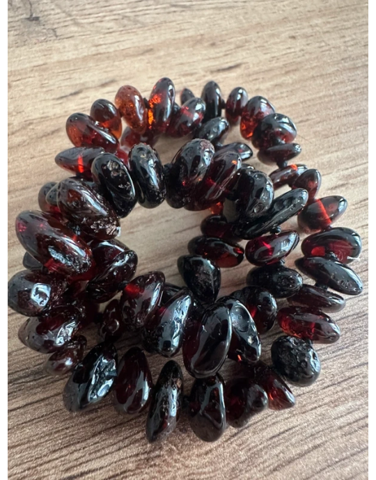 tumedad merevaigu helmed