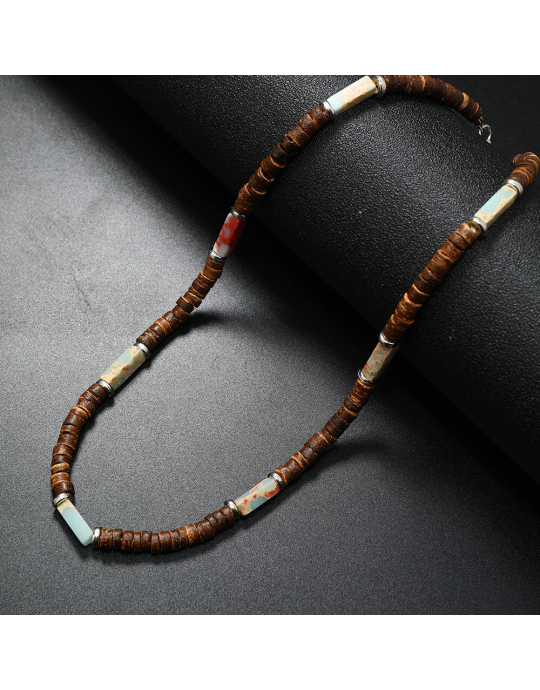 kooskoshelmeste ja regaliidiga kaelakee