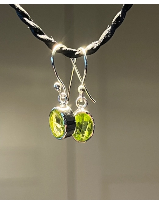 peridoot kõrvarõngad