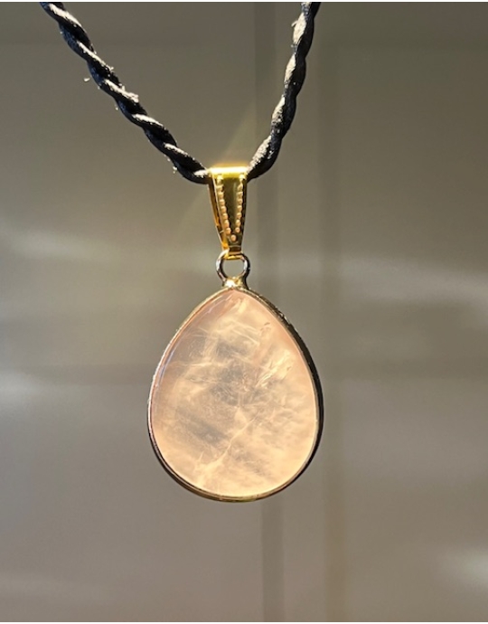 kaelakee roosa kvartsiga